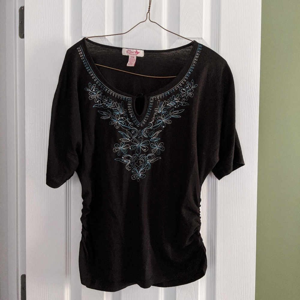 Neck embroidered top